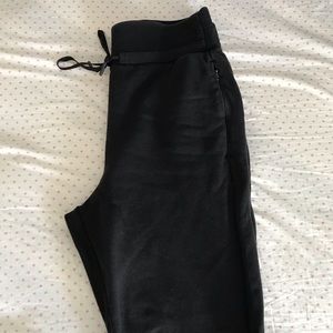 LULULEMON JOGGERS SIZE 6 GREAT CONDITION